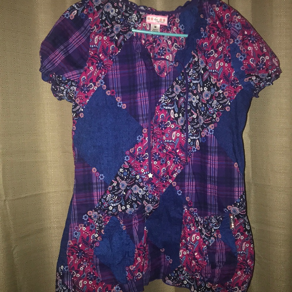 Cute scrub top size medium.